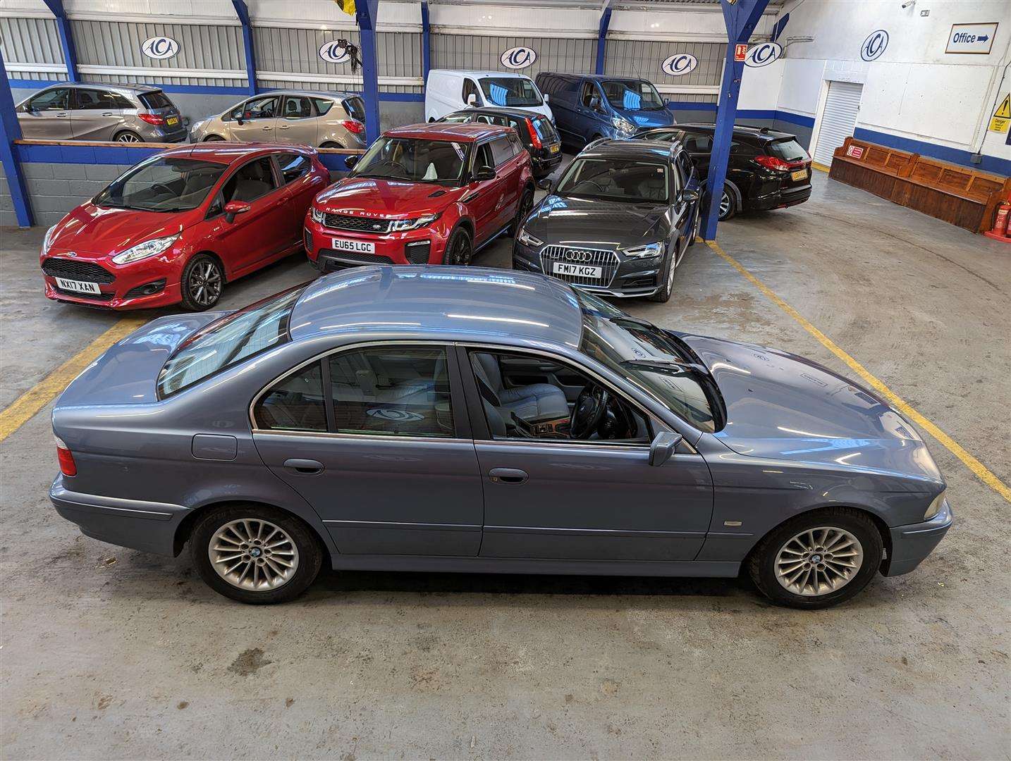 <p>2001 BMW 525I SE AUTO</p>