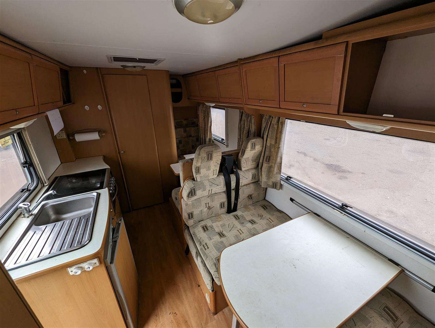 <p>2004 CI MOTORHOME</p>