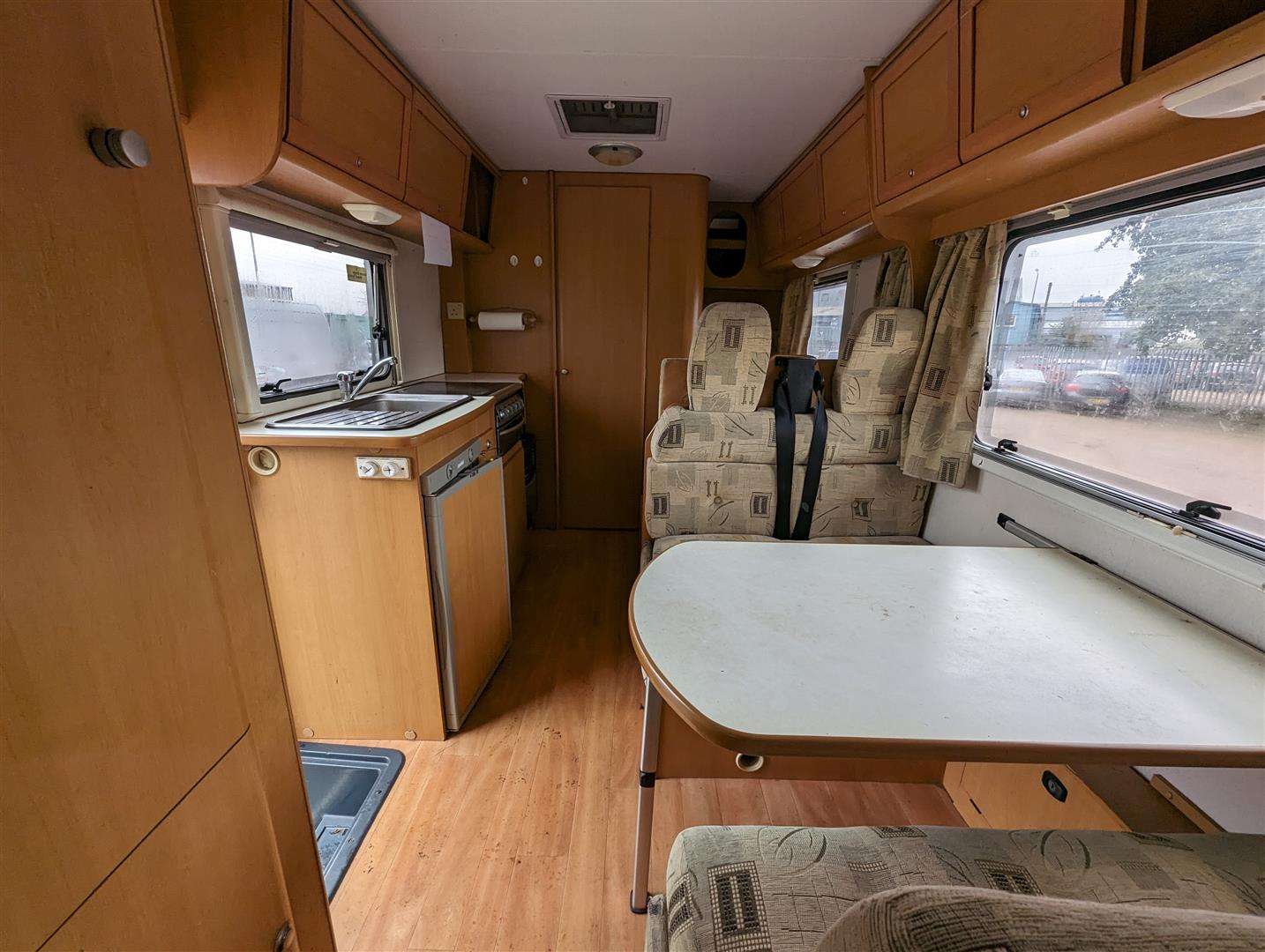 <p>2004 CI MOTORHOME</p>