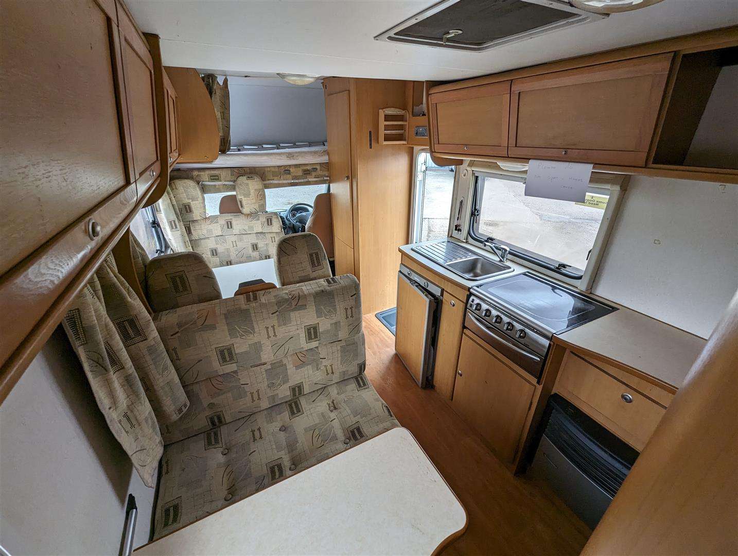 <p>2004 CI MOTORHOME</p>