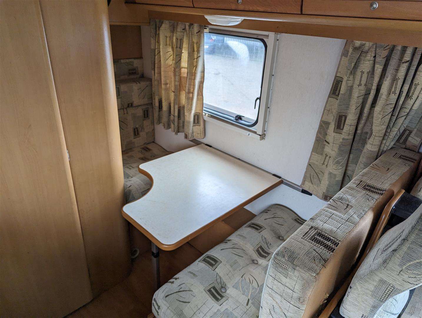 <p>2004 CI MOTORHOME</p>