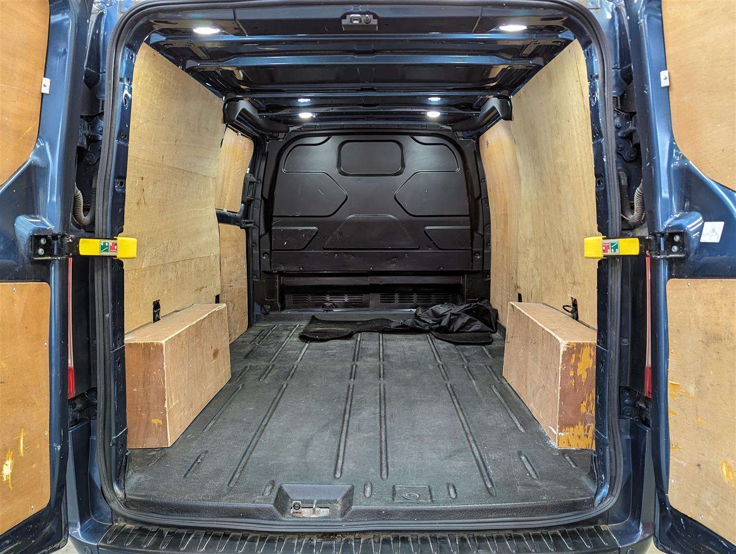 <p>2018 FORD TRANSIT CUSTOM 300 LIMITED</p>