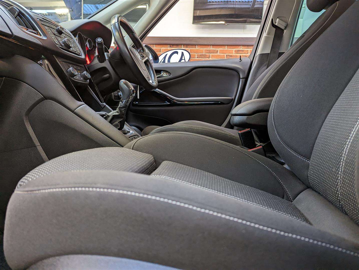 <p>2013 VAUXHALL ZAFIRA TOURER SRI CDTI</p>