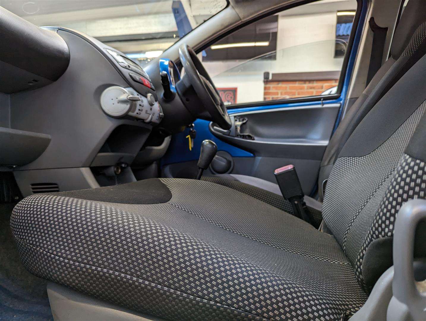 <p>2009 TOYOTA AYGO BLUE VVT-I</p>