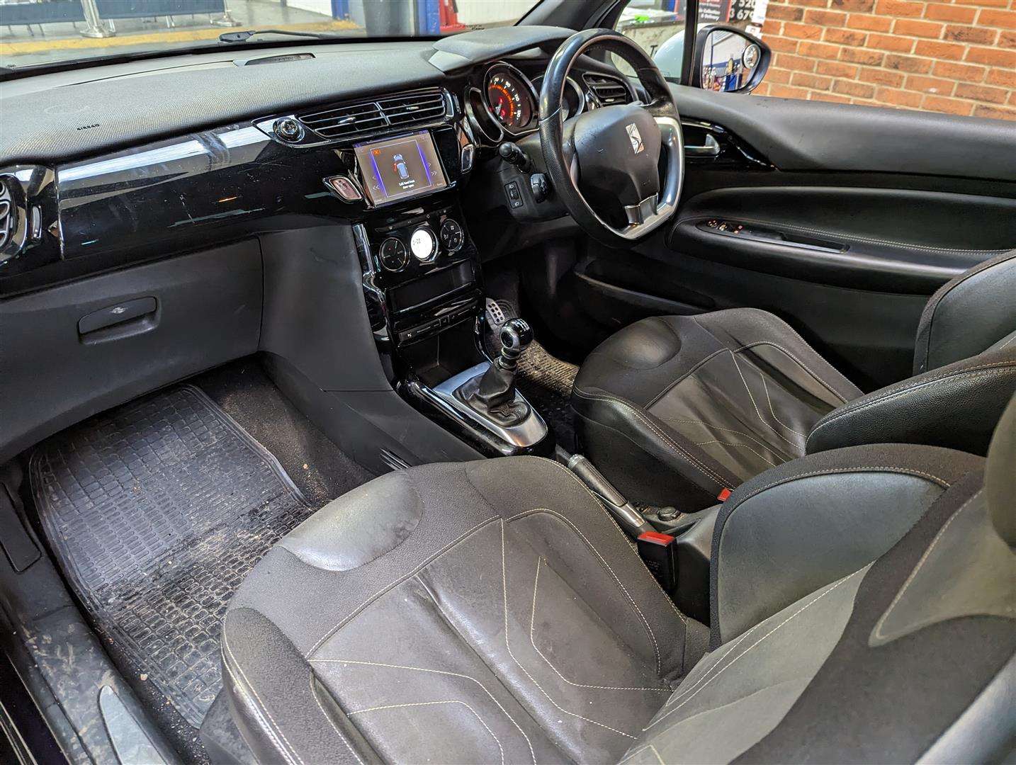 <p>2017 DS DS3 PRESTIGE BLUEHDI S/S</p>