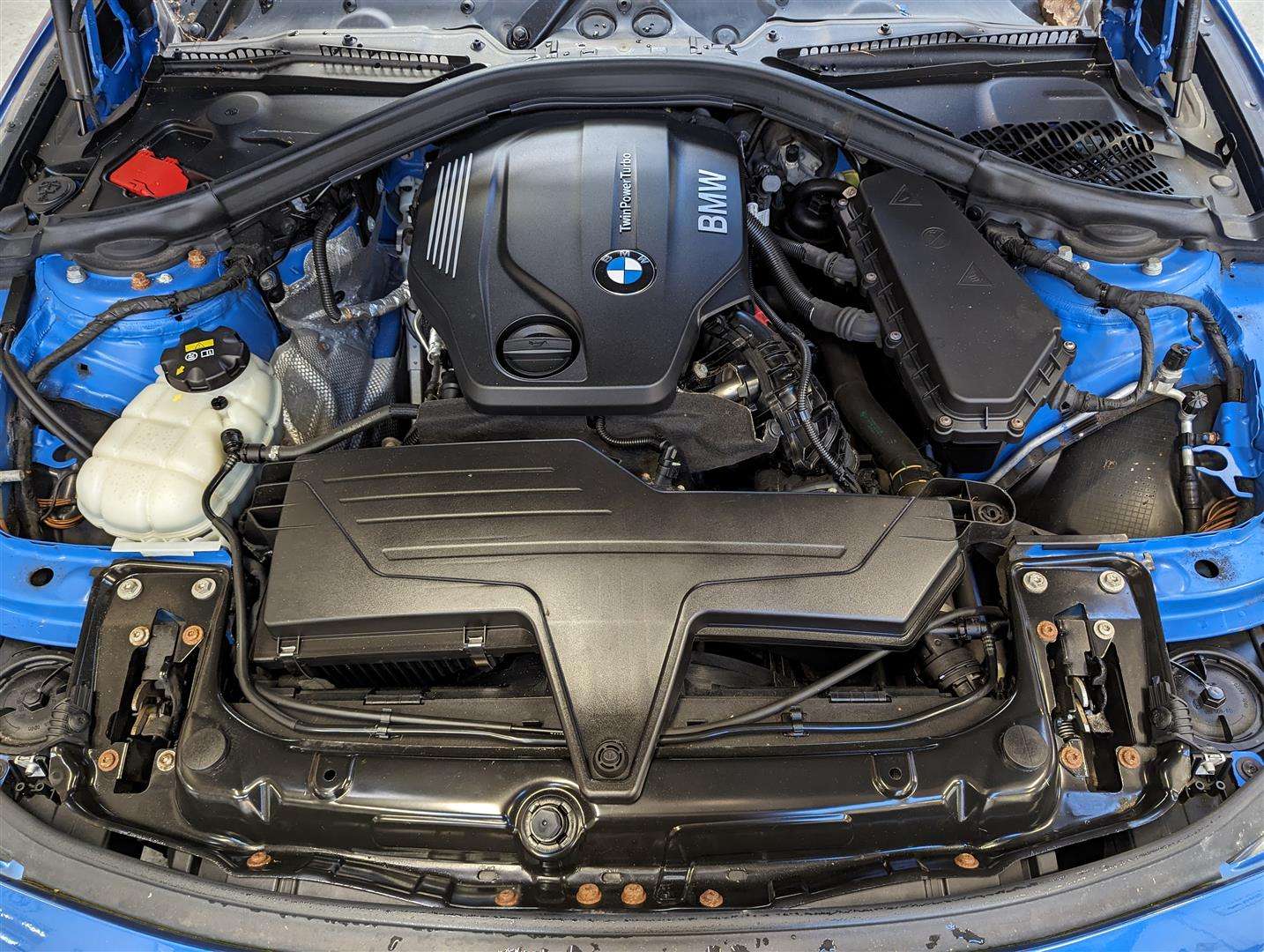 <p>2015 BMW 320D M SPORT</p>