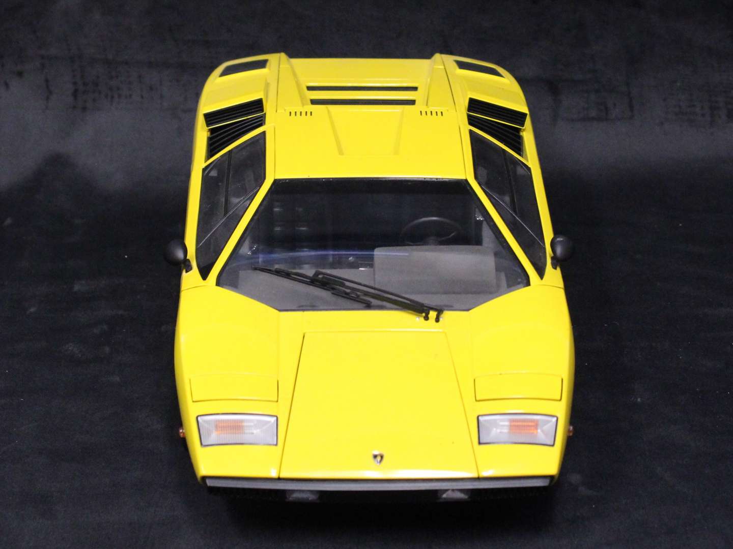 <p>Kyosho Lamborghini Countach LP400 model</p>