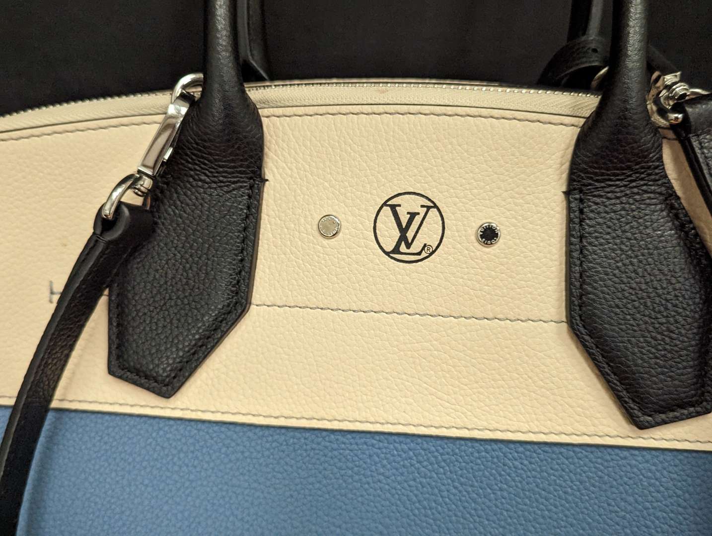 <p>Louis Vuitton City Steamer handbag</p>