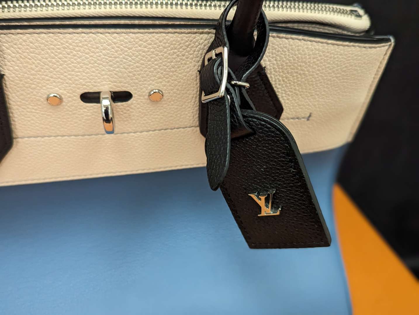 <p>Louis Vuitton City Steamer handbag</p>