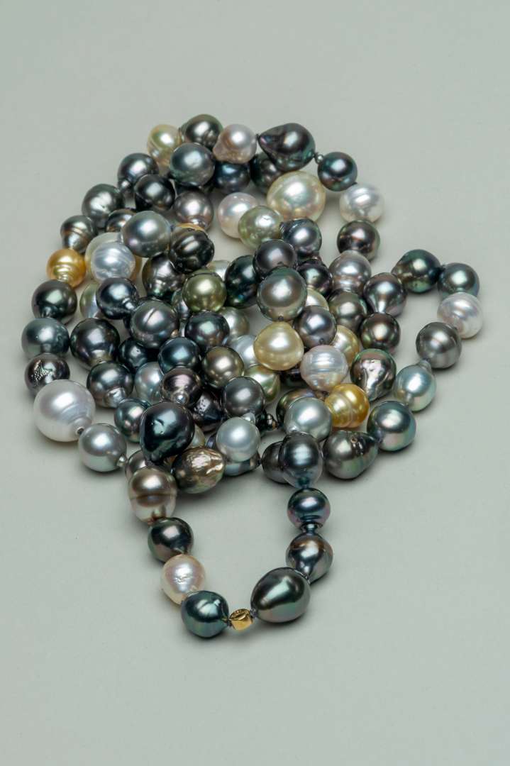 <p>Fresh water coloured pearls</p>