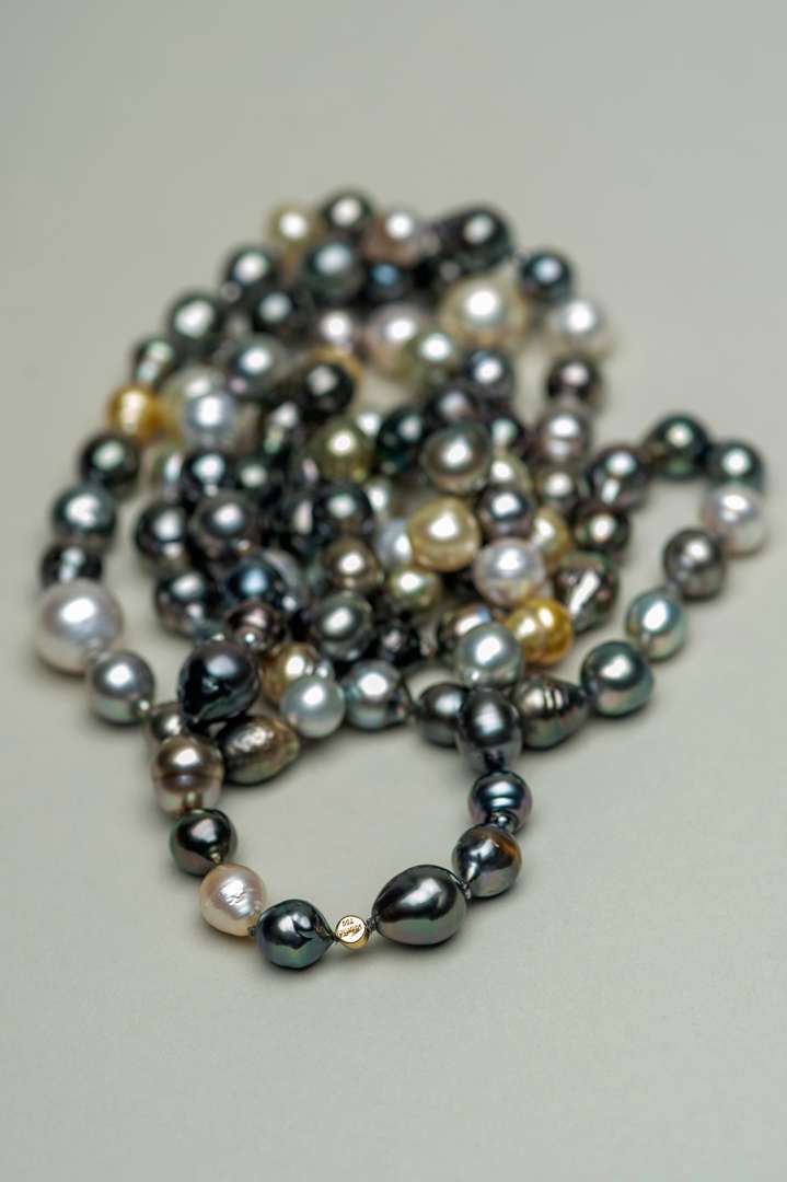 <p>Fresh water coloured pearls</p>