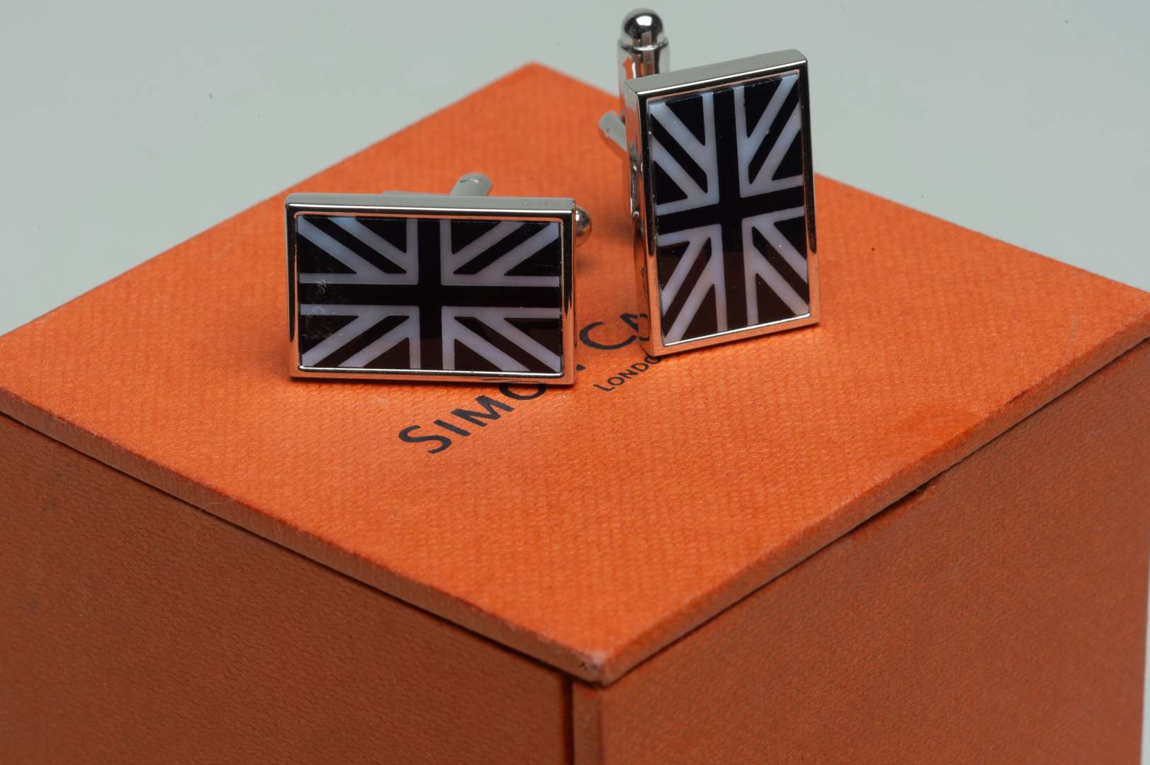 <p>Two pairs of Simon Carter Onyx and MOP Union Jack Cufflink</p>