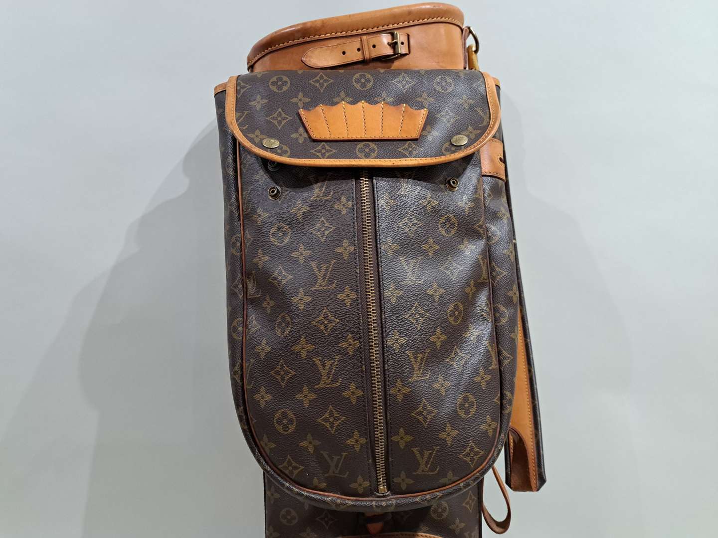 <p>Louis Vuitton Golf Bag</p>