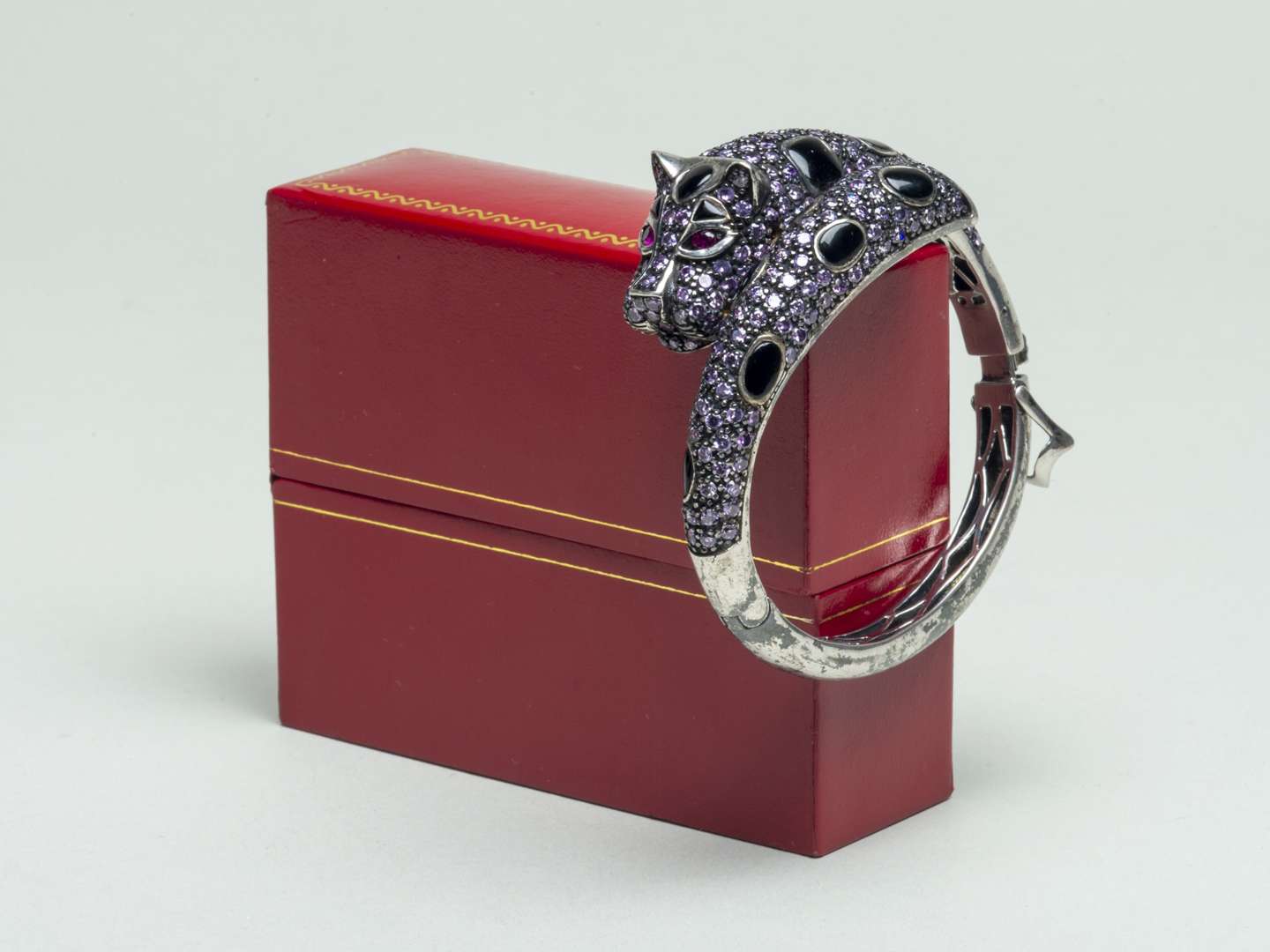 <p>Silver panther/jaguar bracelet</p>
