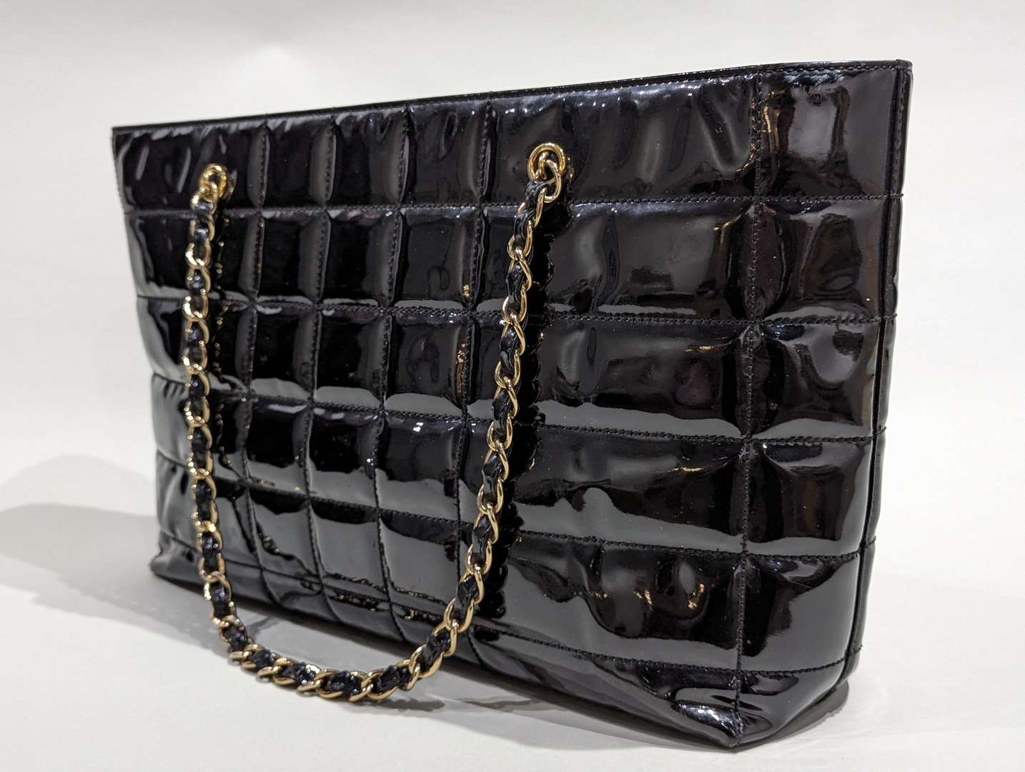 <p>Chanel vintage quilted patent chocolate bar tote</p>