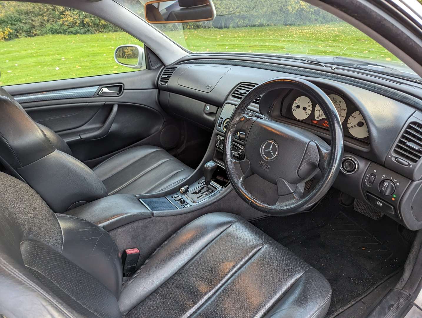 <p>1999 MERCEDES CLK 320 SPORT AUTO&nbsp;</p>