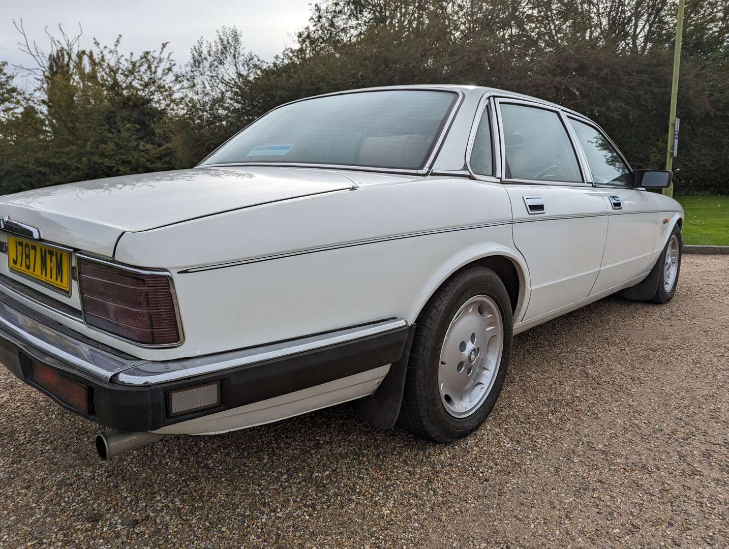 <p>1991 JAGUAR SOVEREIGN 4.0 AUTO&nbsp;</p>