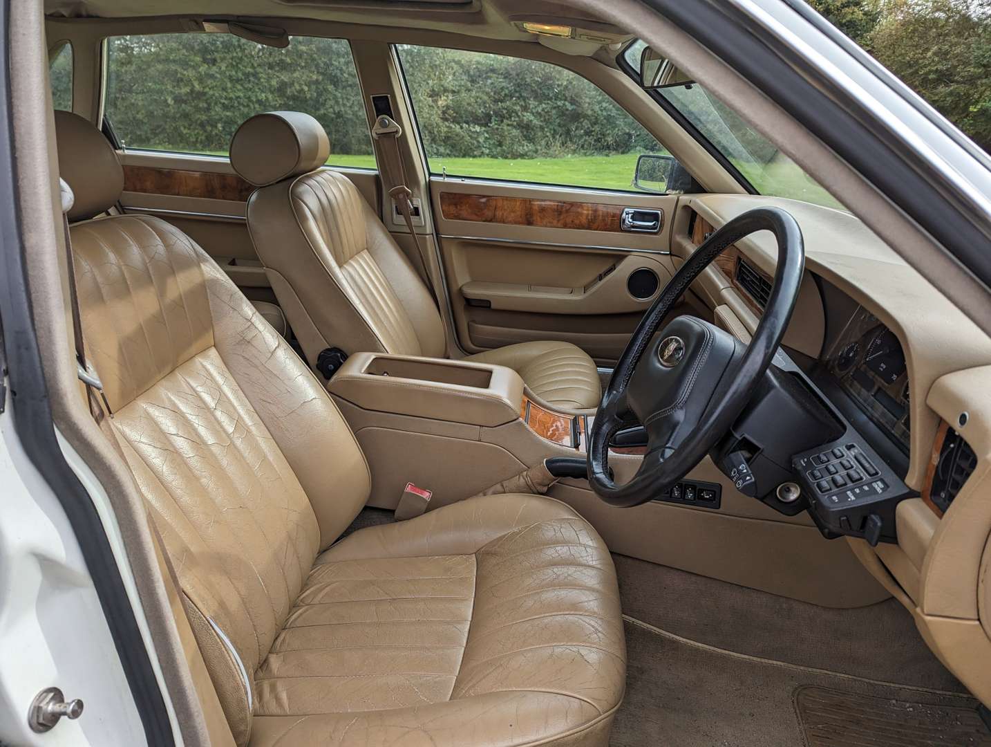 <p>1991 JAGUAR SOVEREIGN 4.0 AUTO&nbsp;</p>