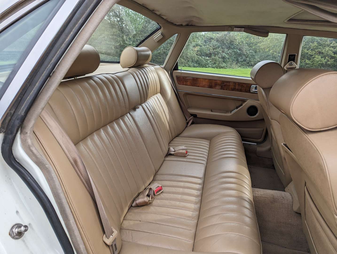 <p>1991 JAGUAR SOVEREIGN 4.0 AUTO&nbsp;</p>