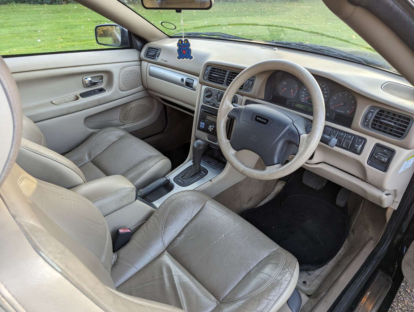 <p>2006 VOLVO C70 T AUTO&nbsp;</p>