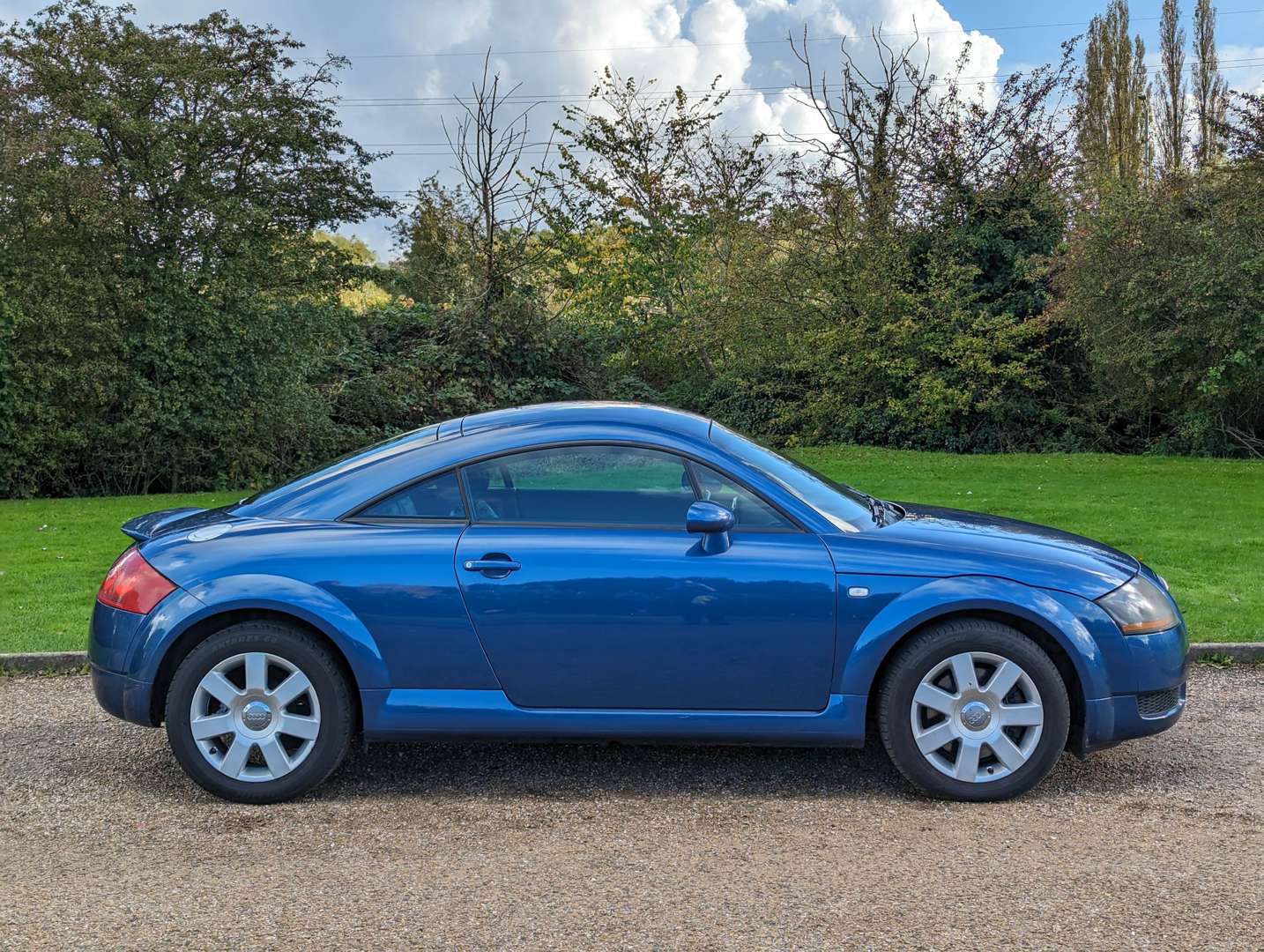 <p>2004 AUDI TT&nbsp;</p>