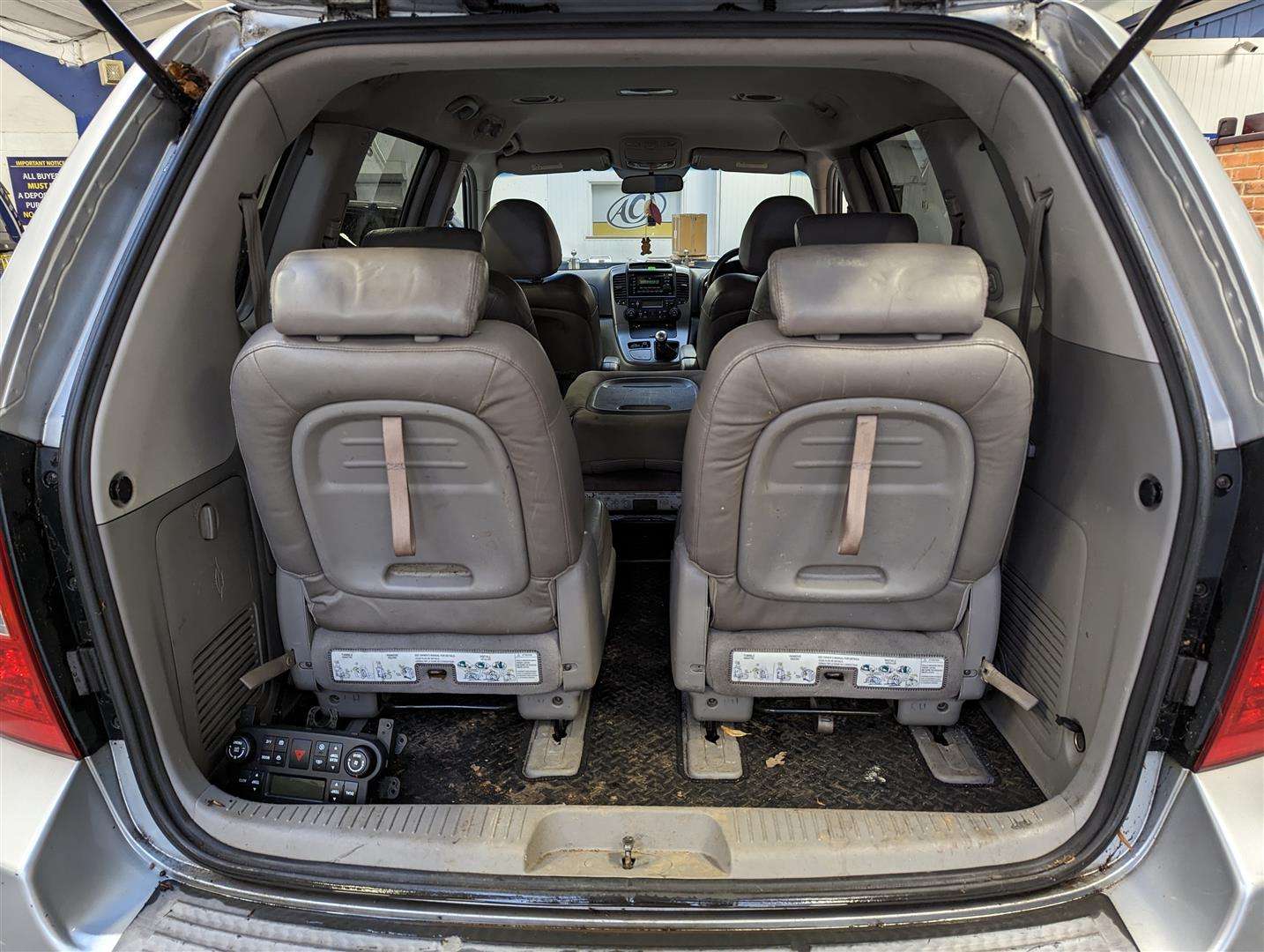 <p>2008 KIA SEDONA TS</p>