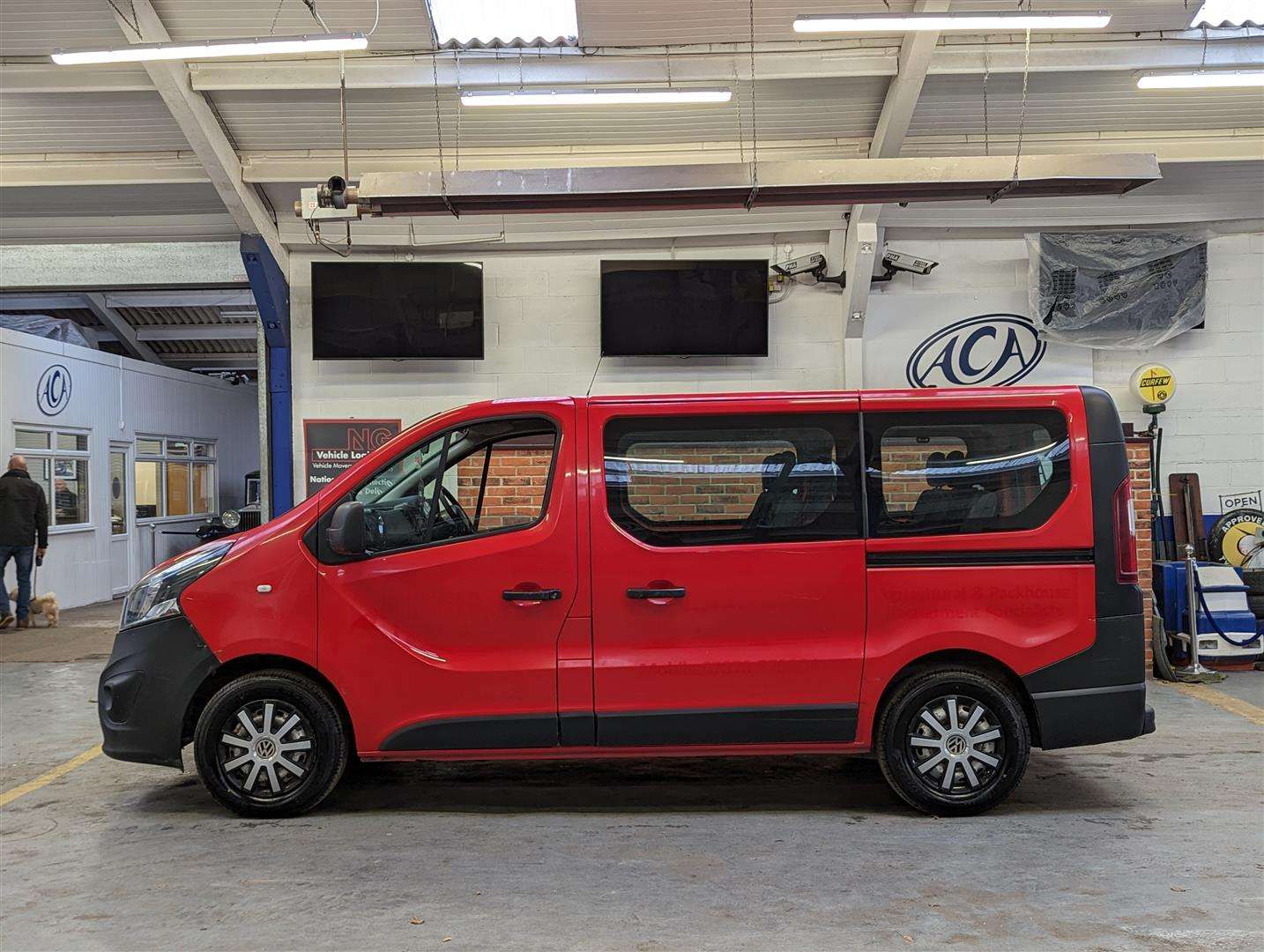 <p>2015 VAUXHALL VIVARO CDTI 9 SEATER</p>