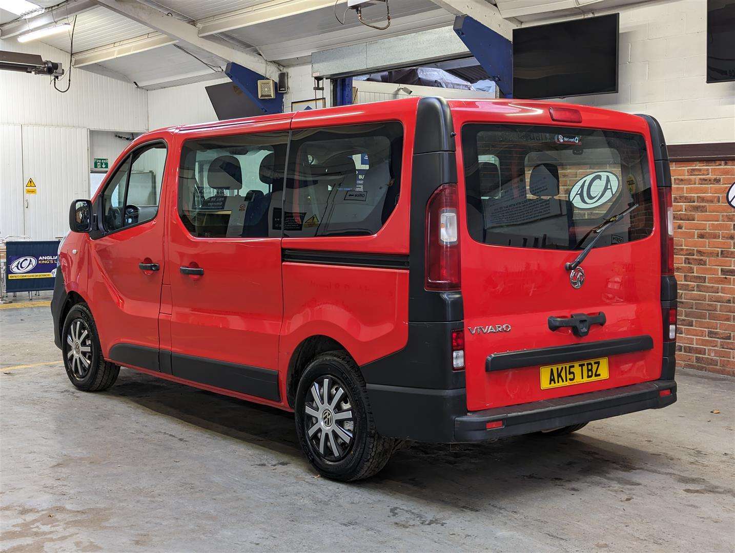 <p>2015 VAUXHALL VIVARO CDTI 9 SEATER</p>