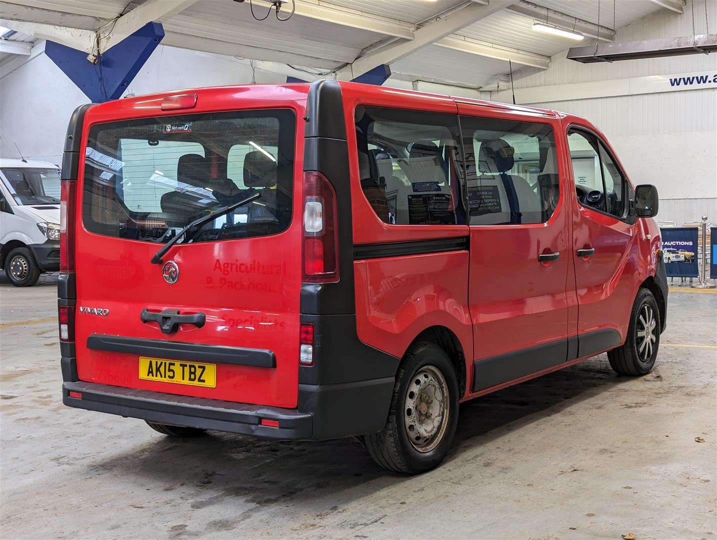 <p>2015 VAUXHALL VIVARO CDTI 9 SEATER</p>