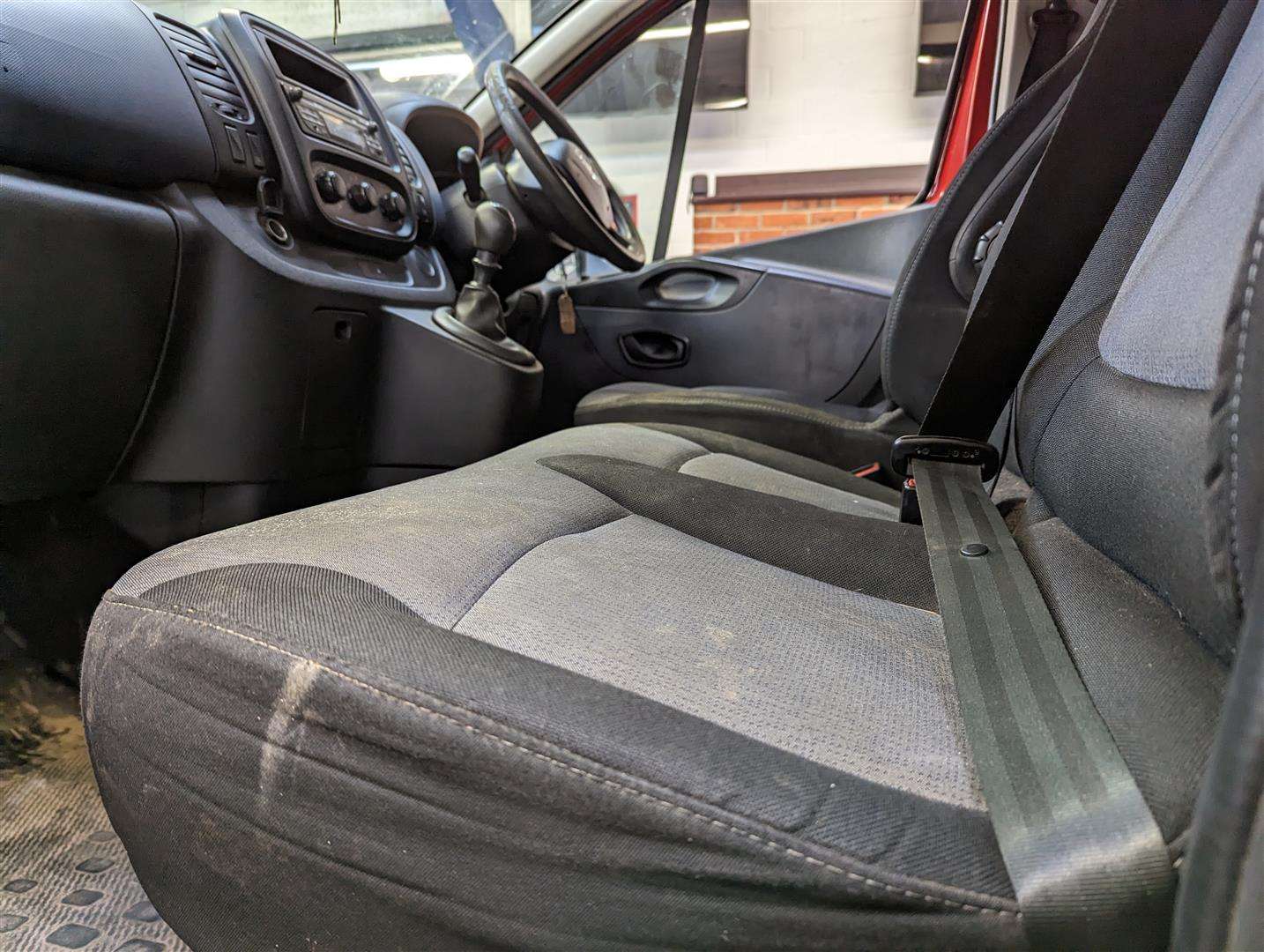 <p>2015 VAUXHALL VIVARO CDTI 9 SEATER</p>