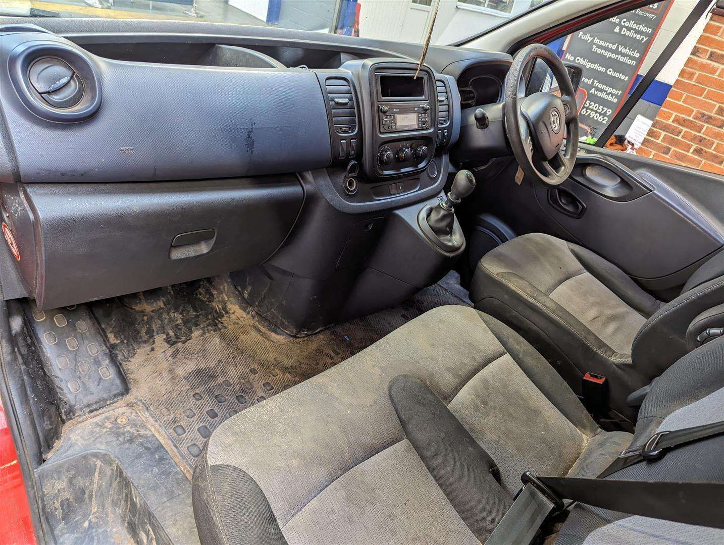 <p>2015 VAUXHALL VIVARO CDTI 9 SEATER</p>