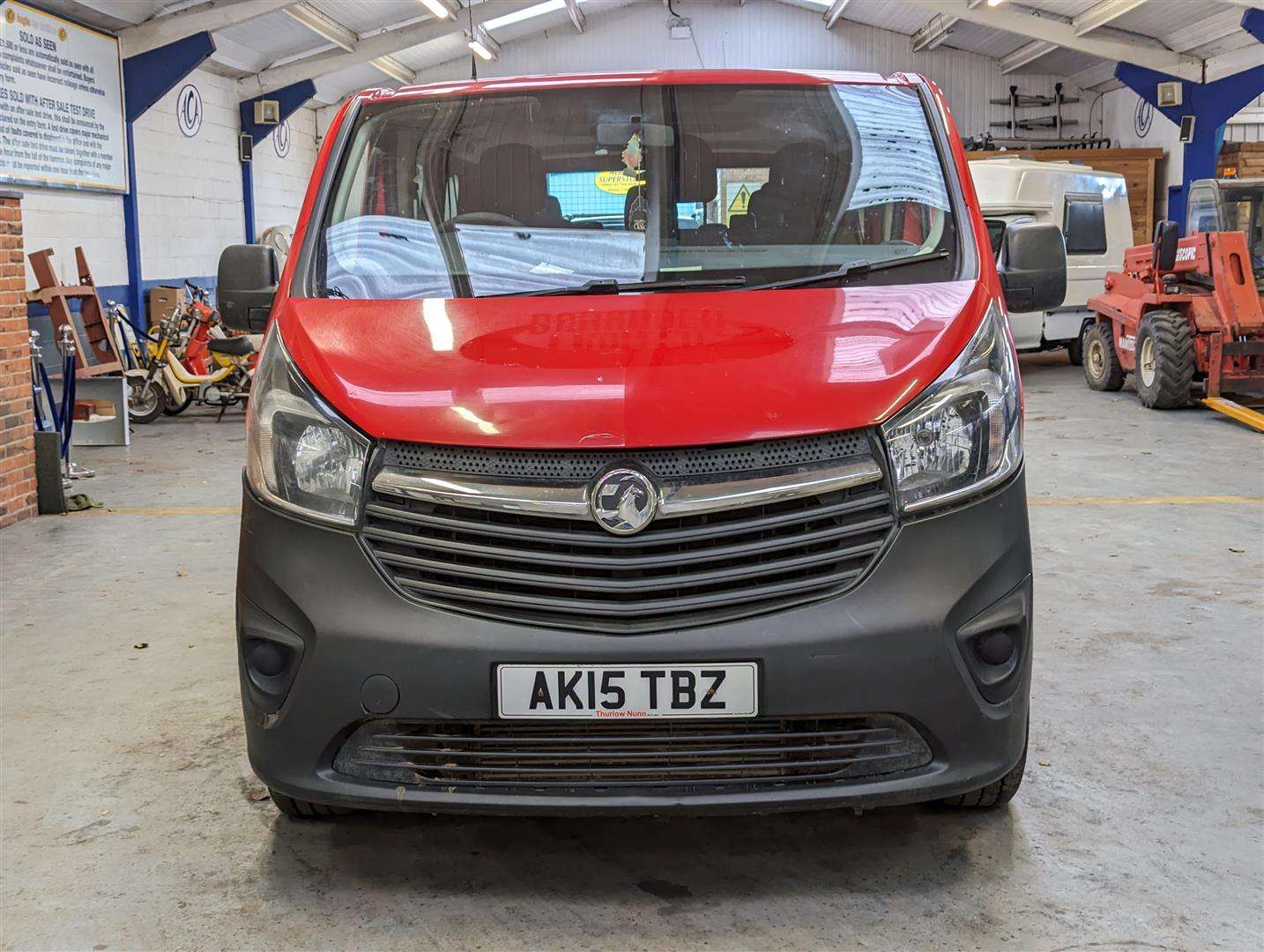 <p>2015 VAUXHALL VIVARO CDTI 9 SEATER</p>