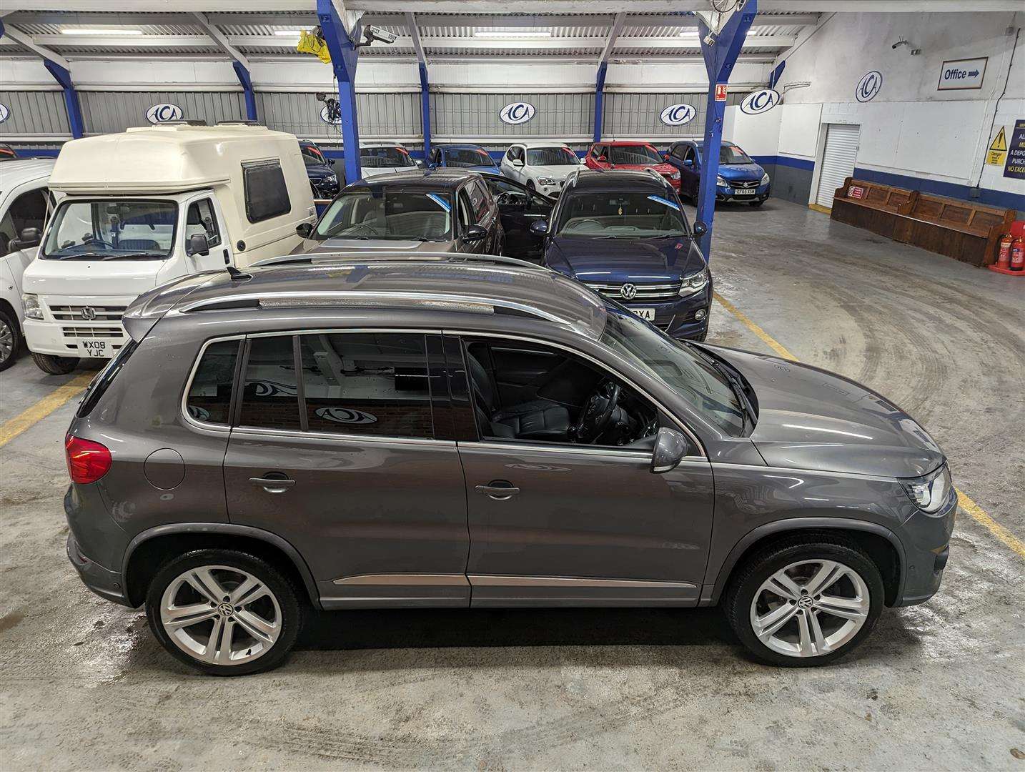 <p>2014 VOLKSWAGEN TIGUAN R LINE TDI BMT 4MO</p>