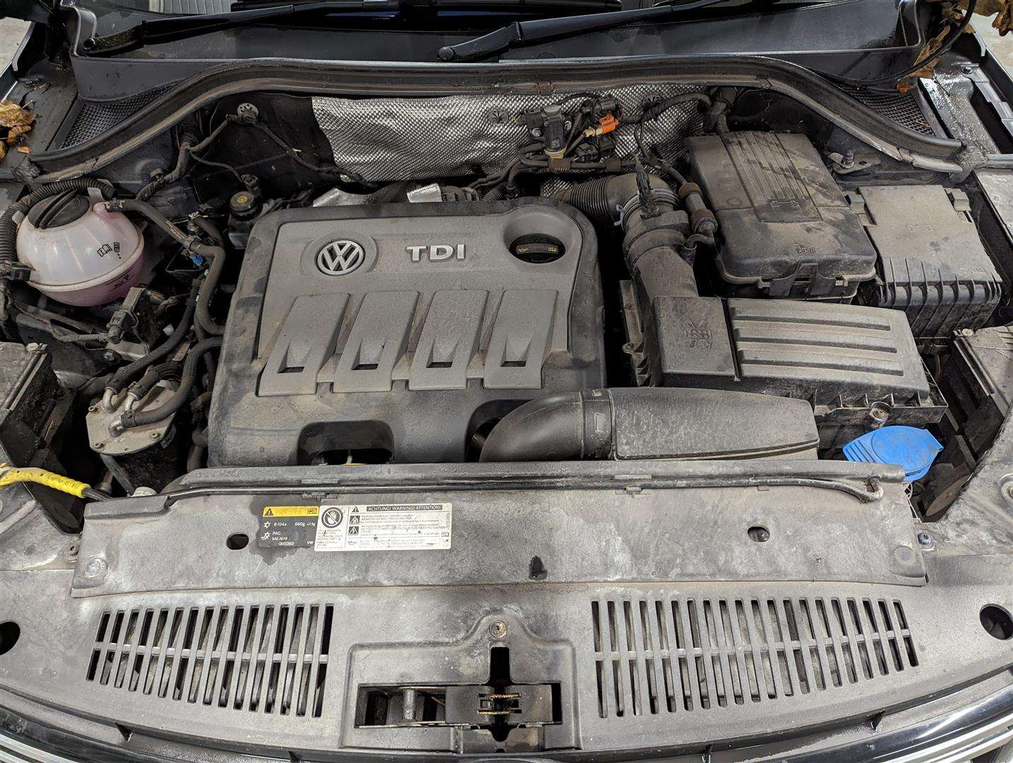 <p>2014 VOLKSWAGEN TIGUAN R LINE TDI BMT 4MO</p>