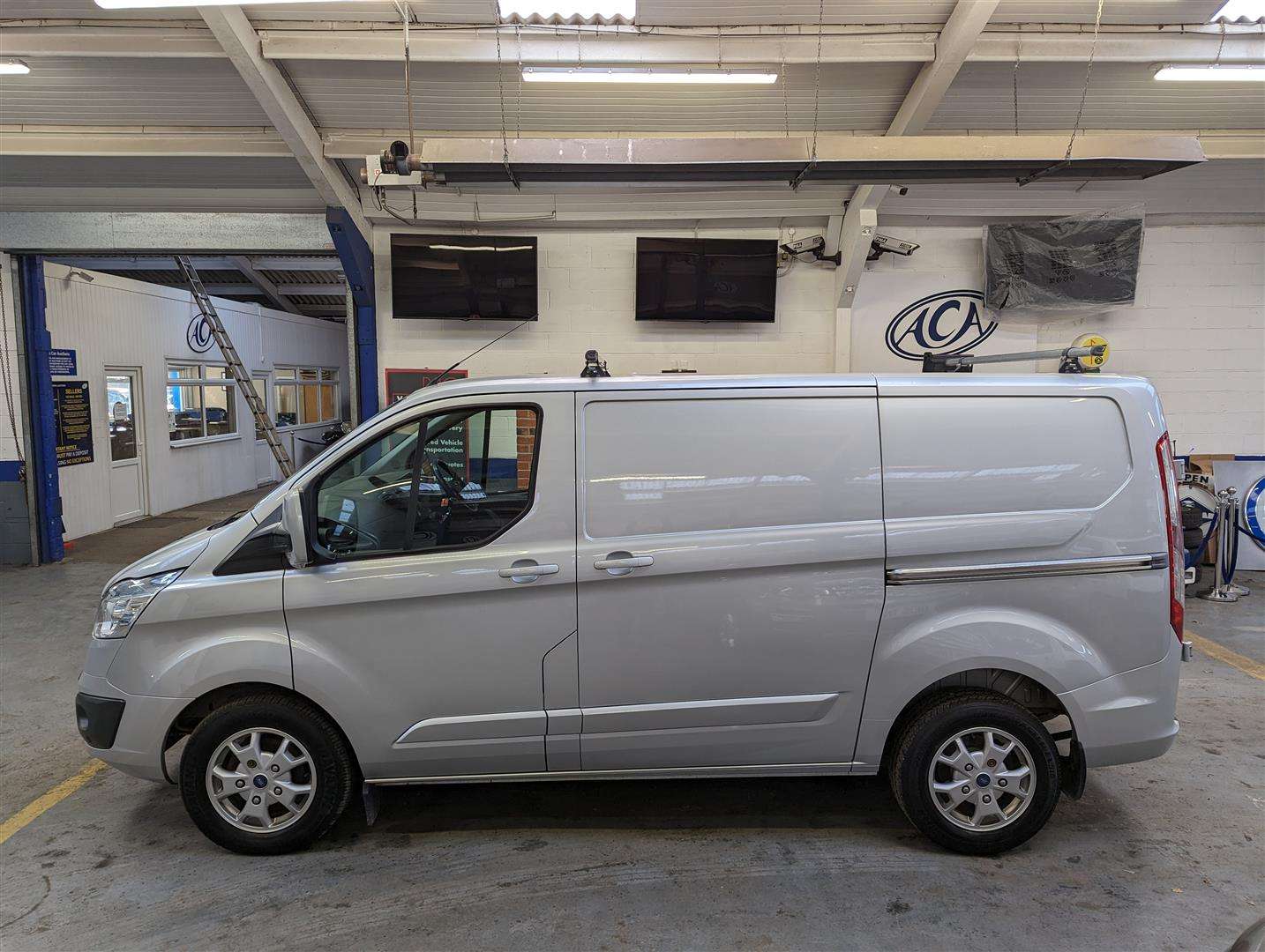 <p>2014 FORD TRANSIT CUSTOM 270 LTD E-TECH</p>