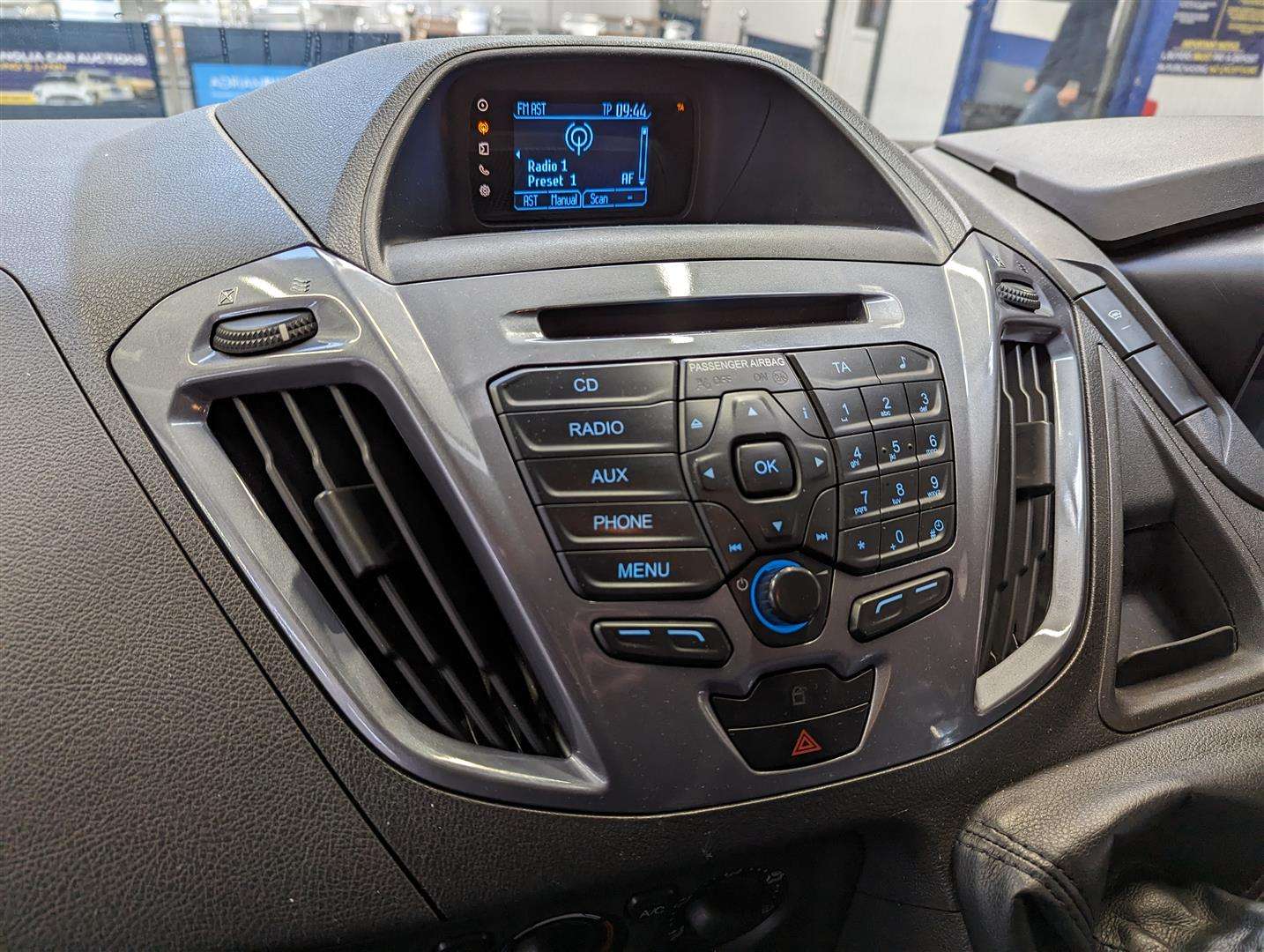 <p>2014 FORD TRANSIT CUSTOM 270 LTD E-TECH</p>