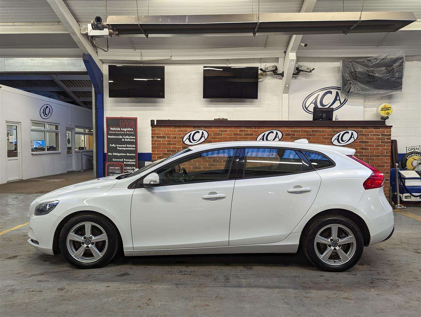 <p>2015 VOLVO V40 ES D2</p>