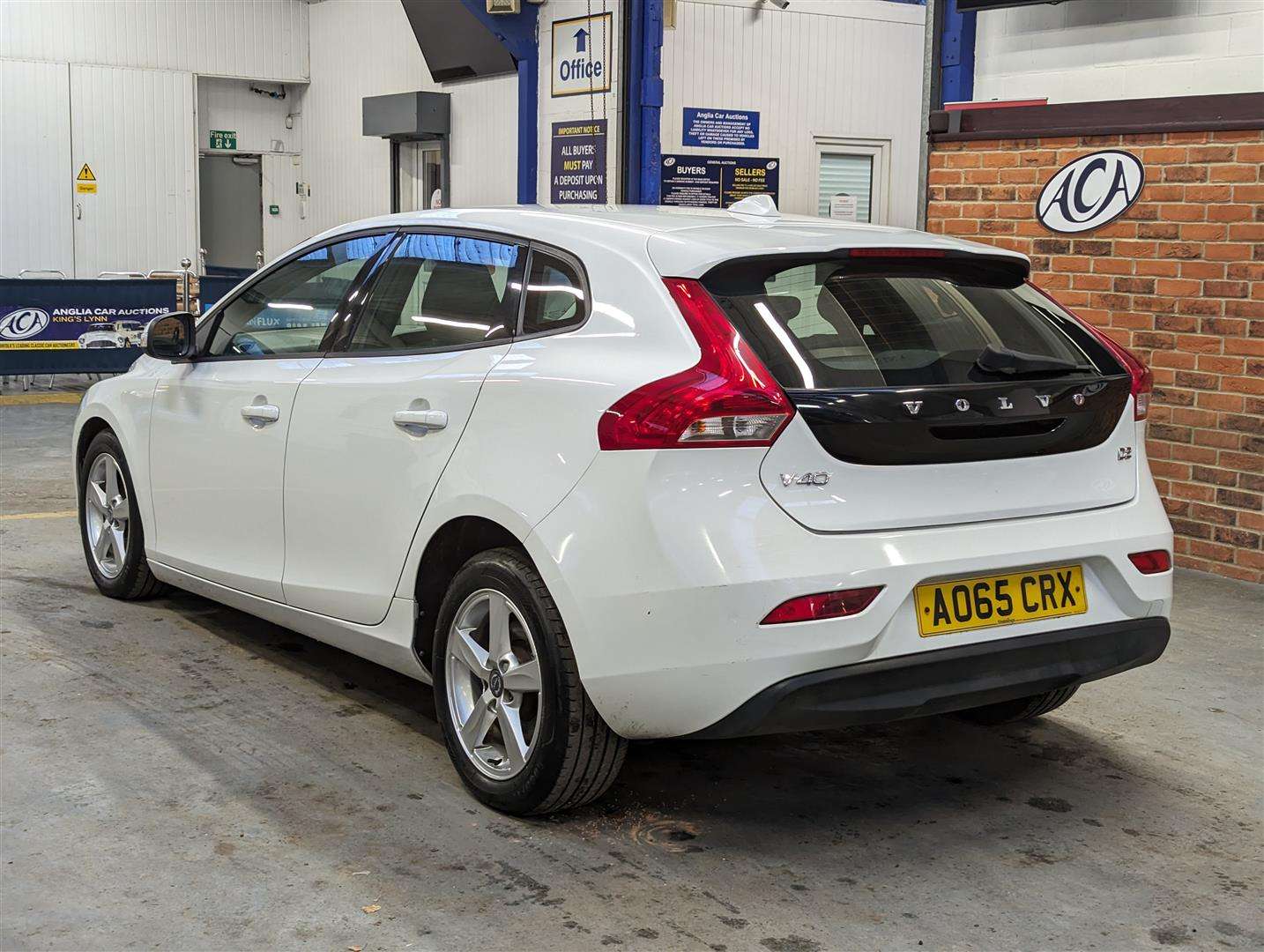 <p>2015 VOLVO V40 ES D2</p>