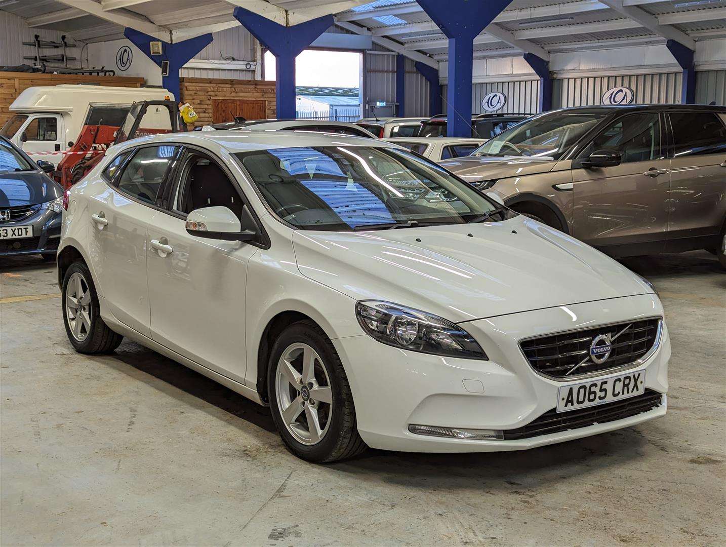 <p>2015 VOLVO V40 ES D2</p>