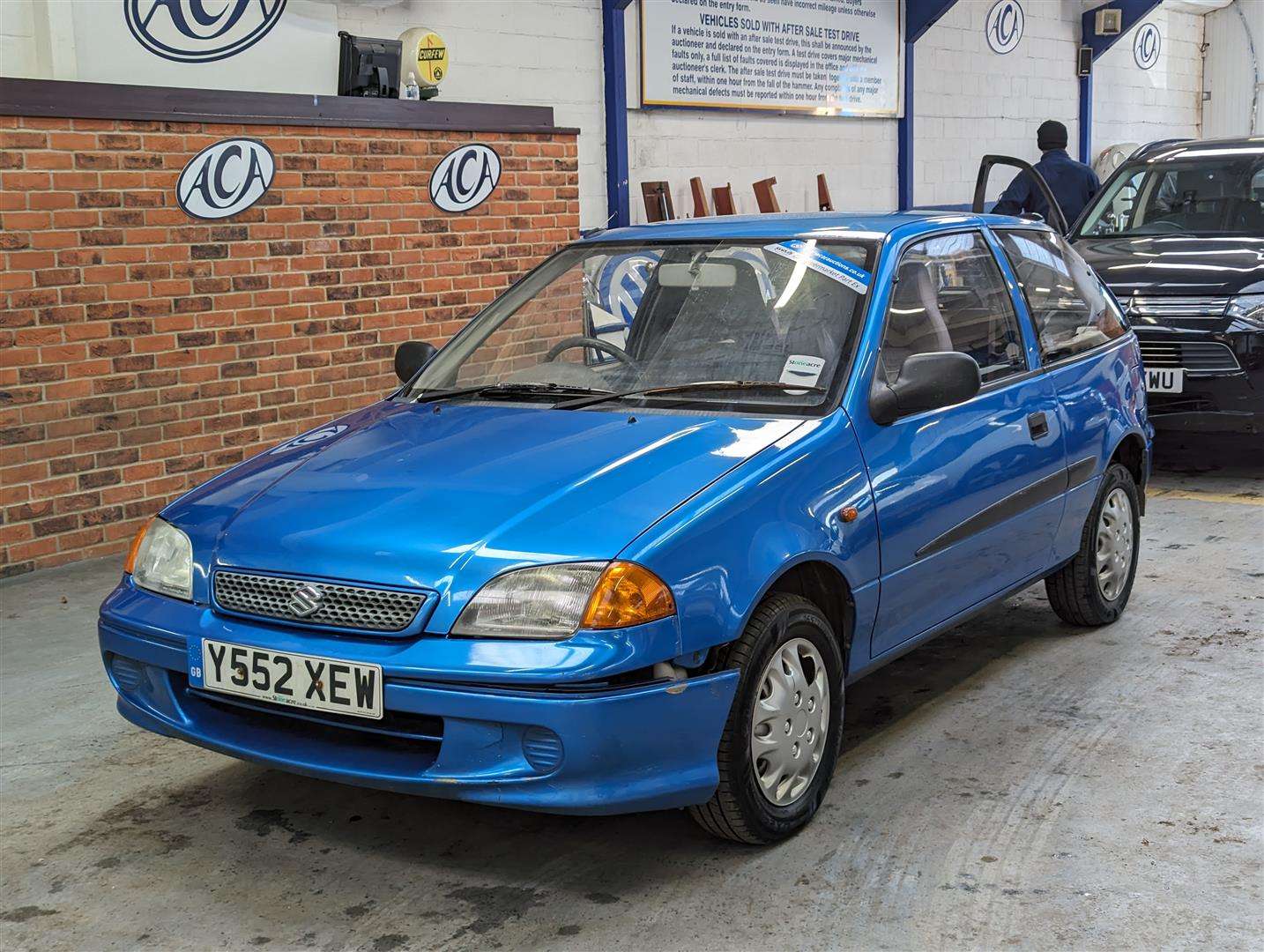 <p>2001 SUZUKI SWIFT GLS</p>