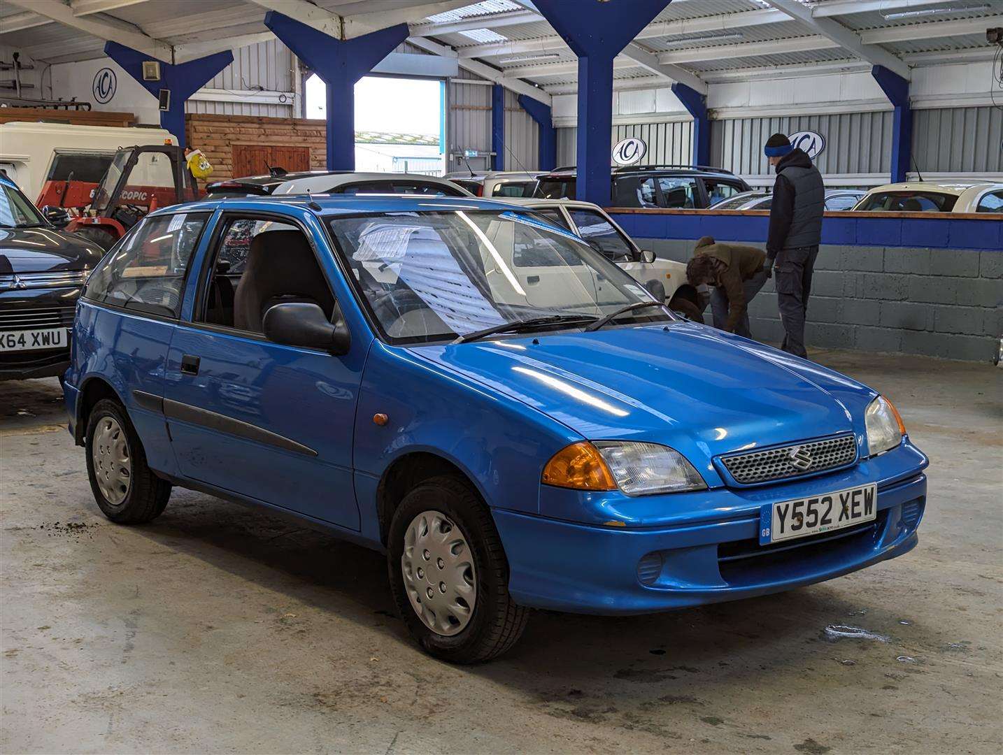 <p>2001 SUZUKI SWIFT GLS</p>