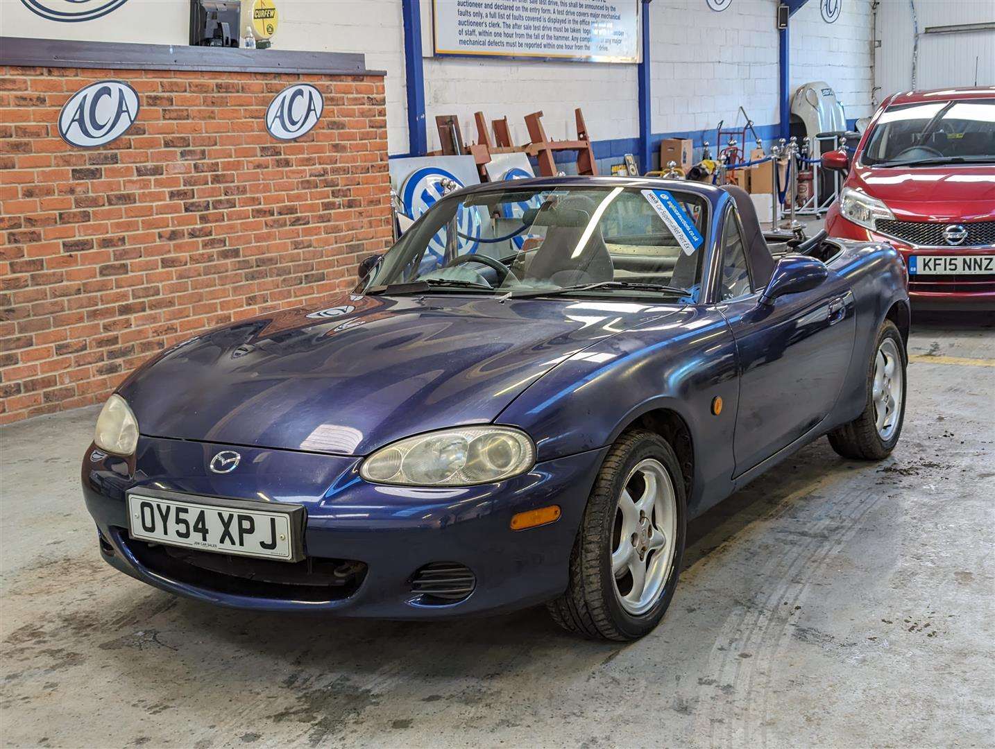 <p>2004 MAZDA MX-5</p>