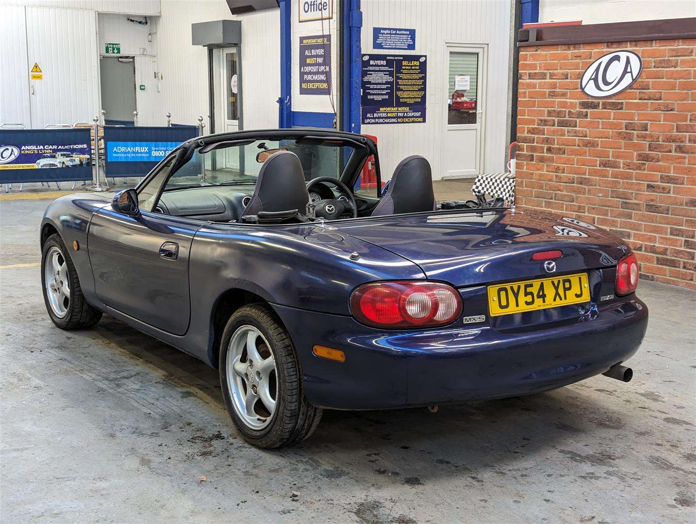 <p>2004 MAZDA MX-5</p>