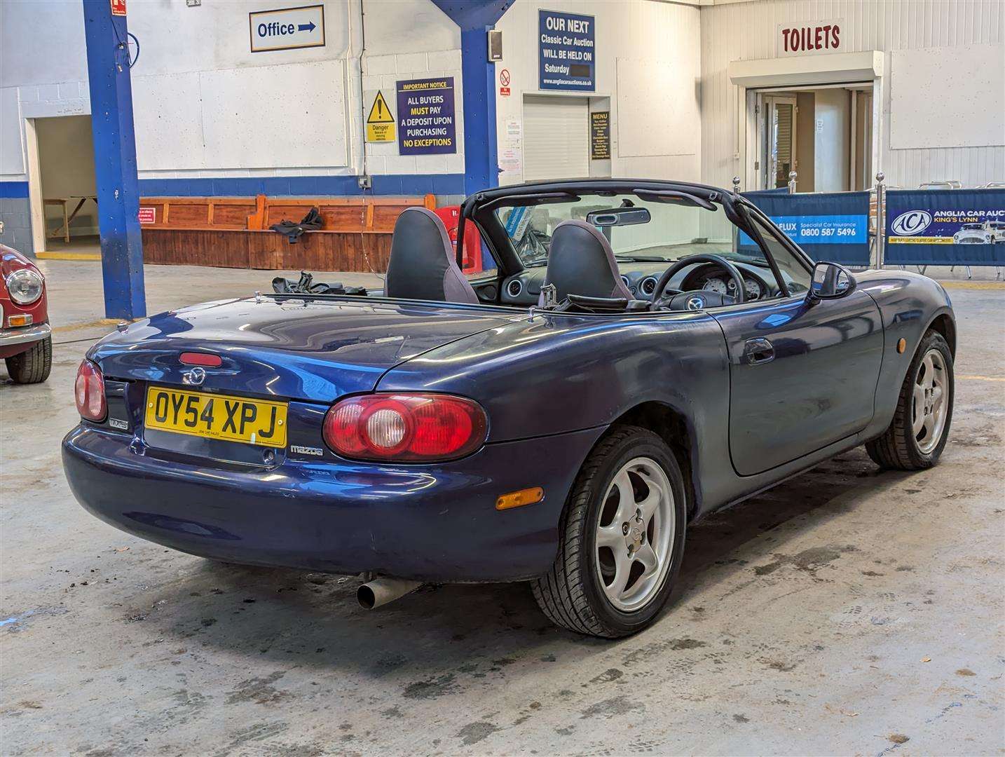 <p>2004 MAZDA MX-5</p>