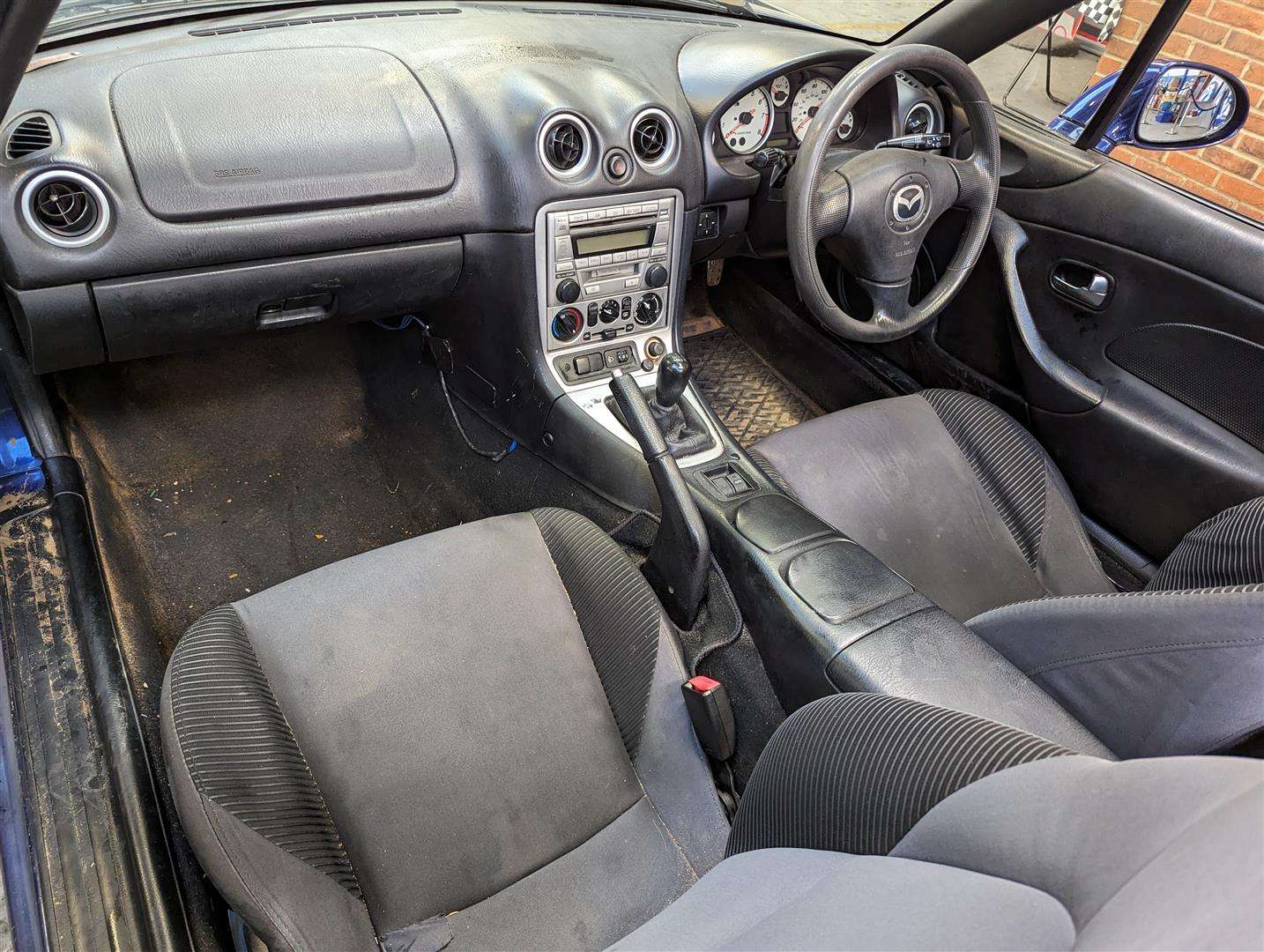 <p>2004 MAZDA MX-5</p>