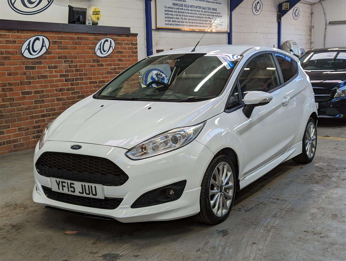 <p>2015 FORD FIESTA ZETEC S</p>