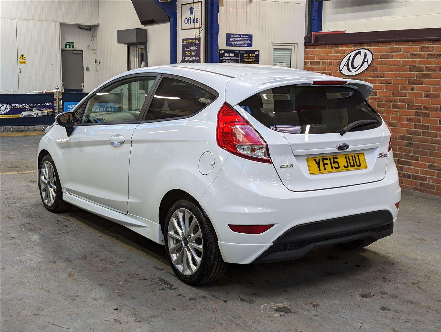 <p>2015 FORD FIESTA ZETEC S</p>