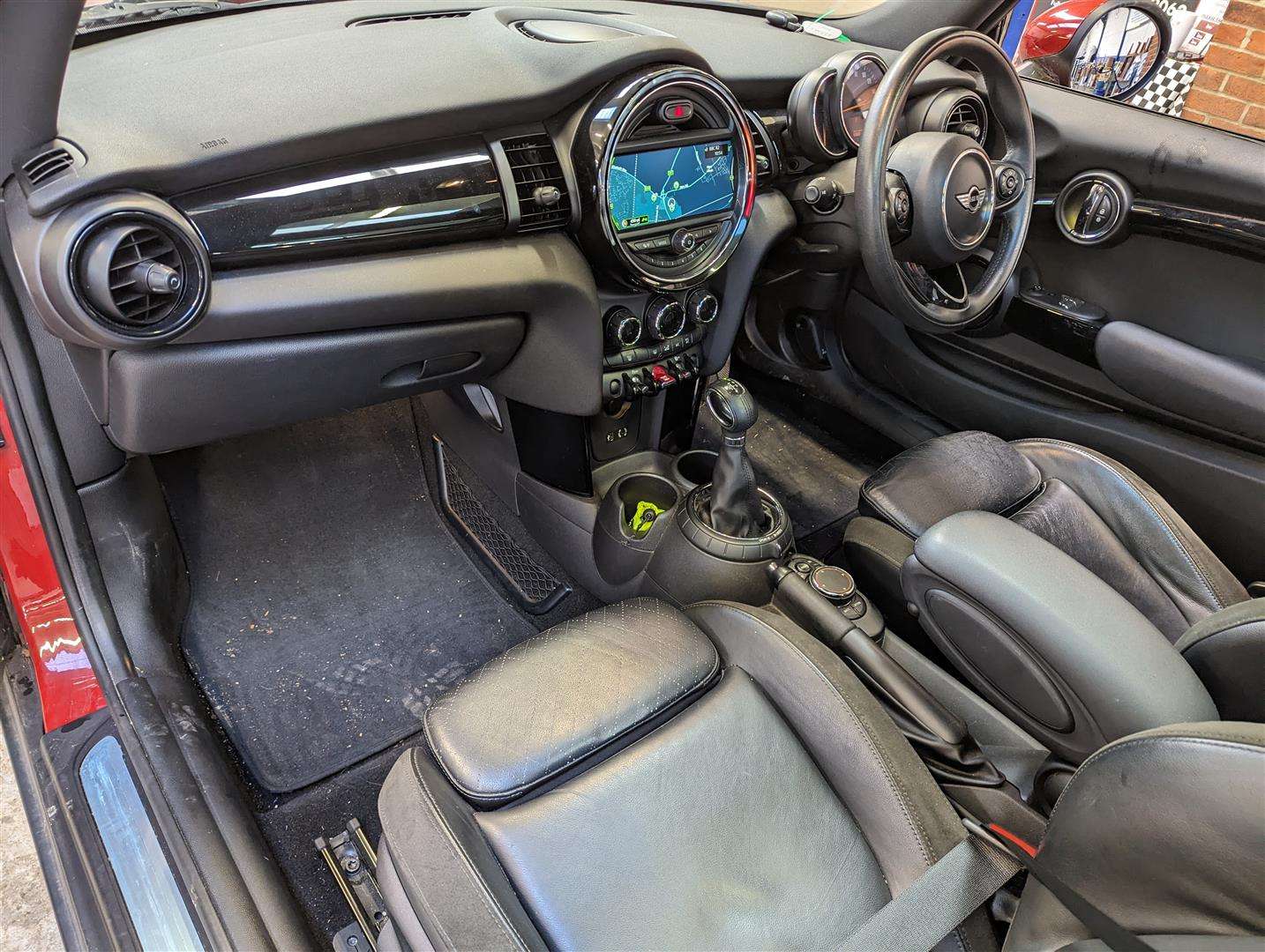 <p>2015 MINI COOPER D AUTO</p>