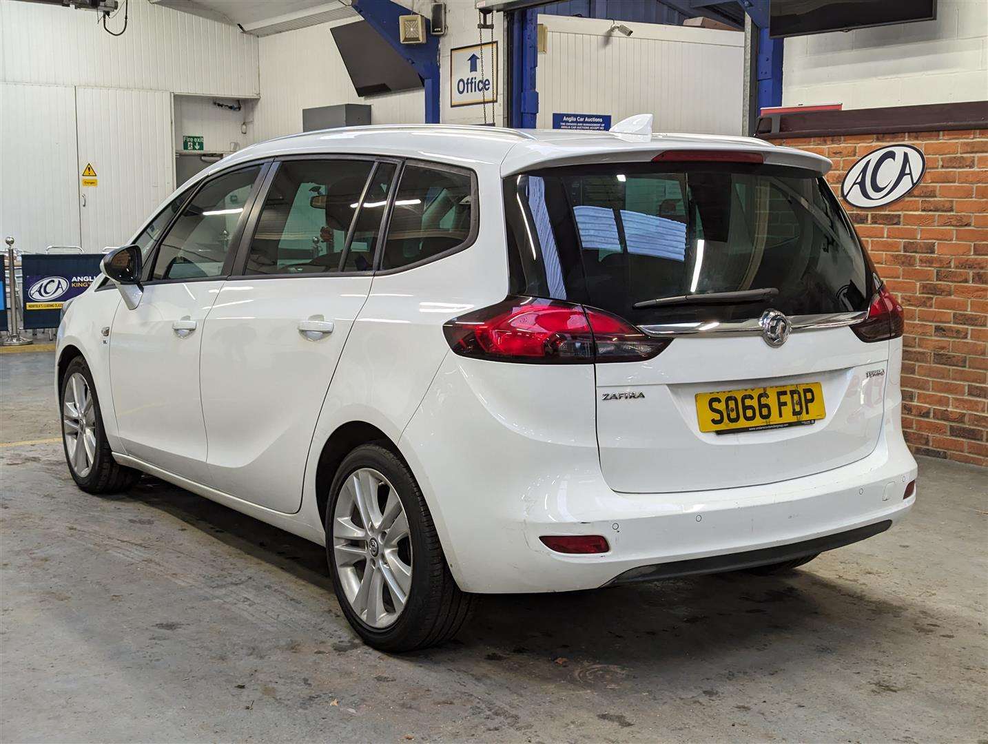 <p>2016 VAUXHALL ZAFIRA TOURER SRI NAV TUR</p>