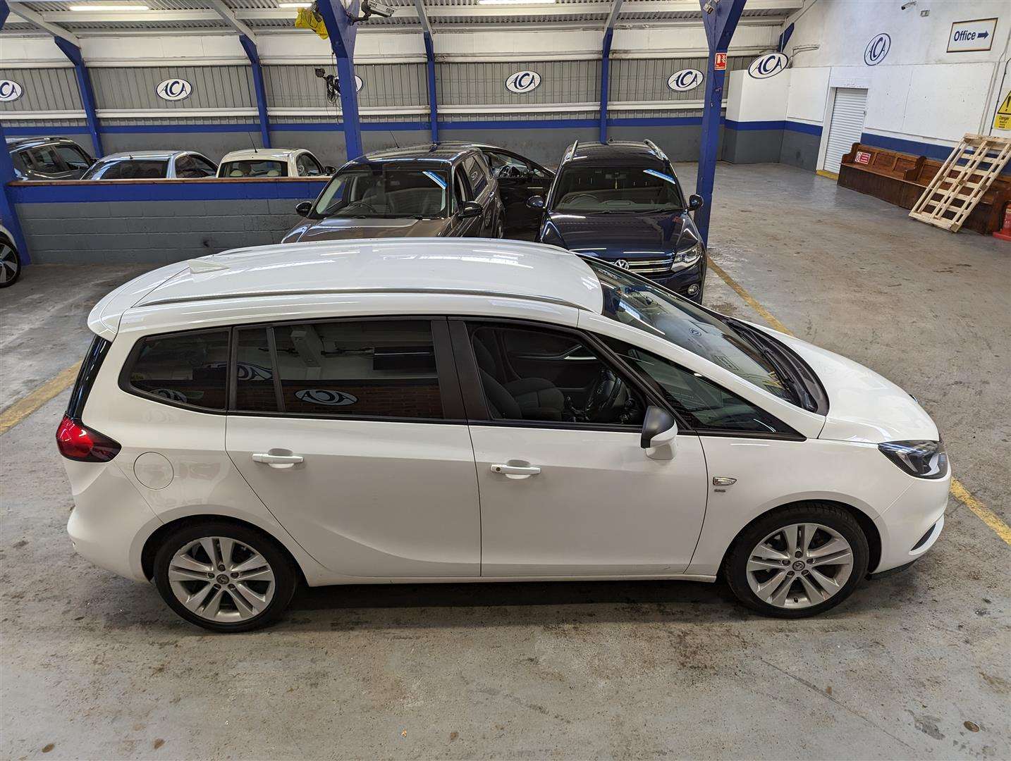 <p>2016 VAUXHALL ZAFIRA TOURER SRI NAV TUR</p>